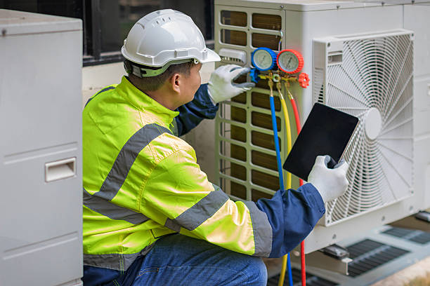 Professional Hvac technician working in Saltillo, TX